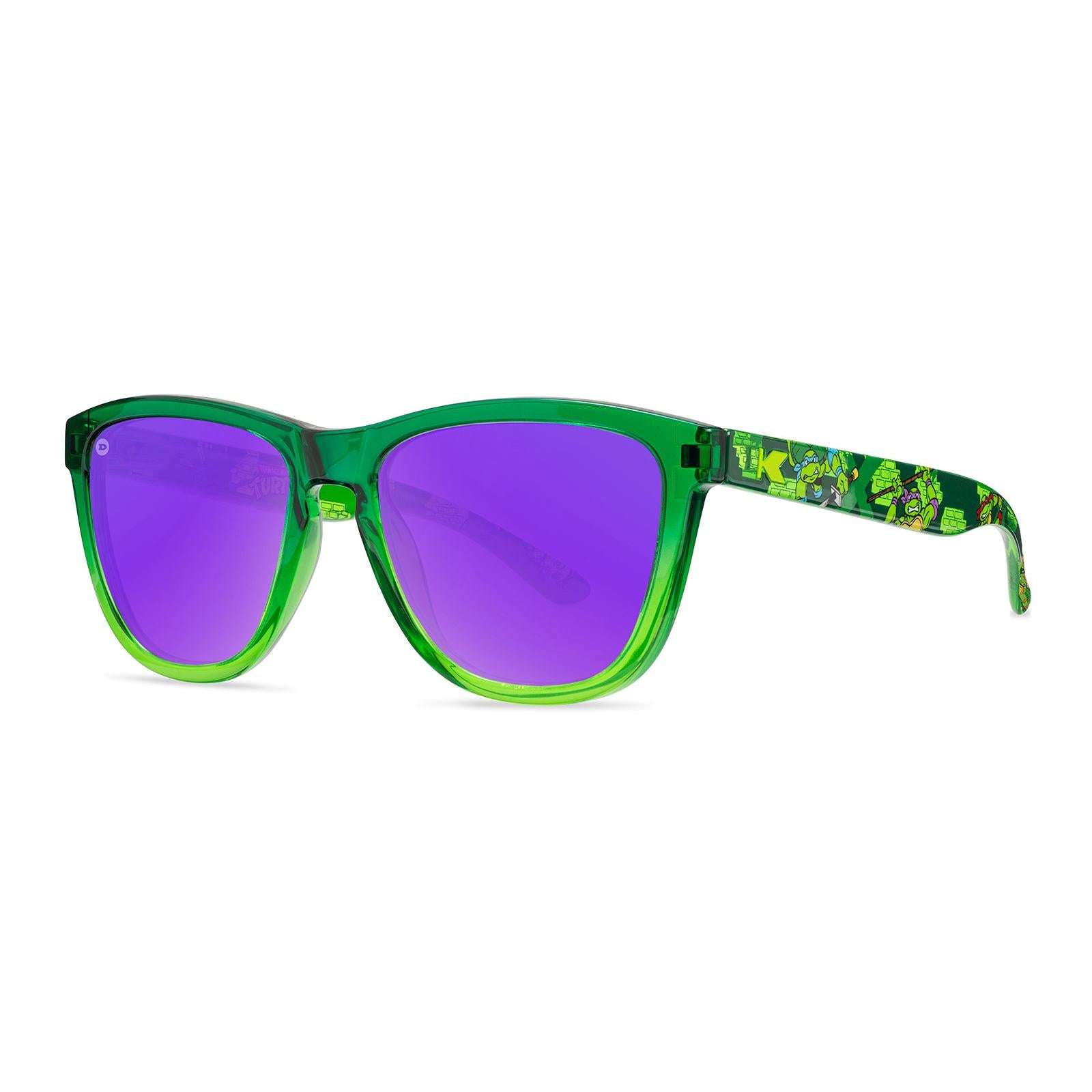 Teenage Mutant Ninja Turtles featuring Donatello, Threequarter