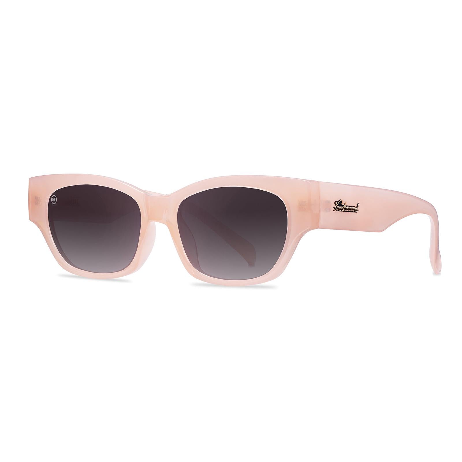 Sunglasses with a glossy vintage rose frame and polarized smoke gradient lenses, Threequarter