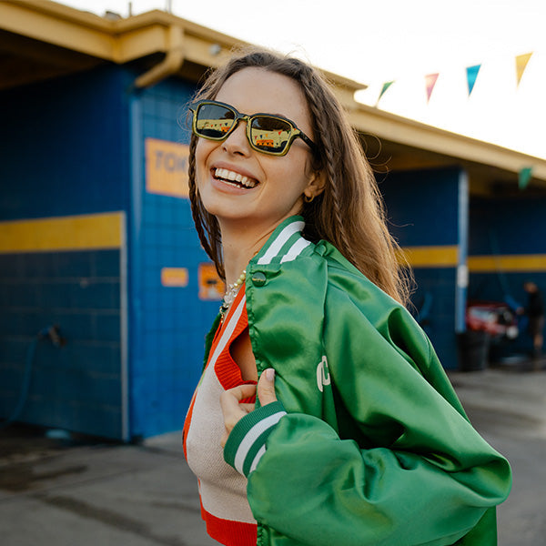 Women wearing Nori Panoramas Sunglasses