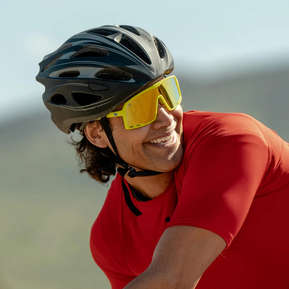 Men wearing Rubberized High Voltage Campeones Sunglasses
