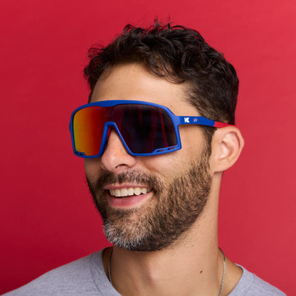 Men wearing Buffalo Bills Campeones Sunglasses