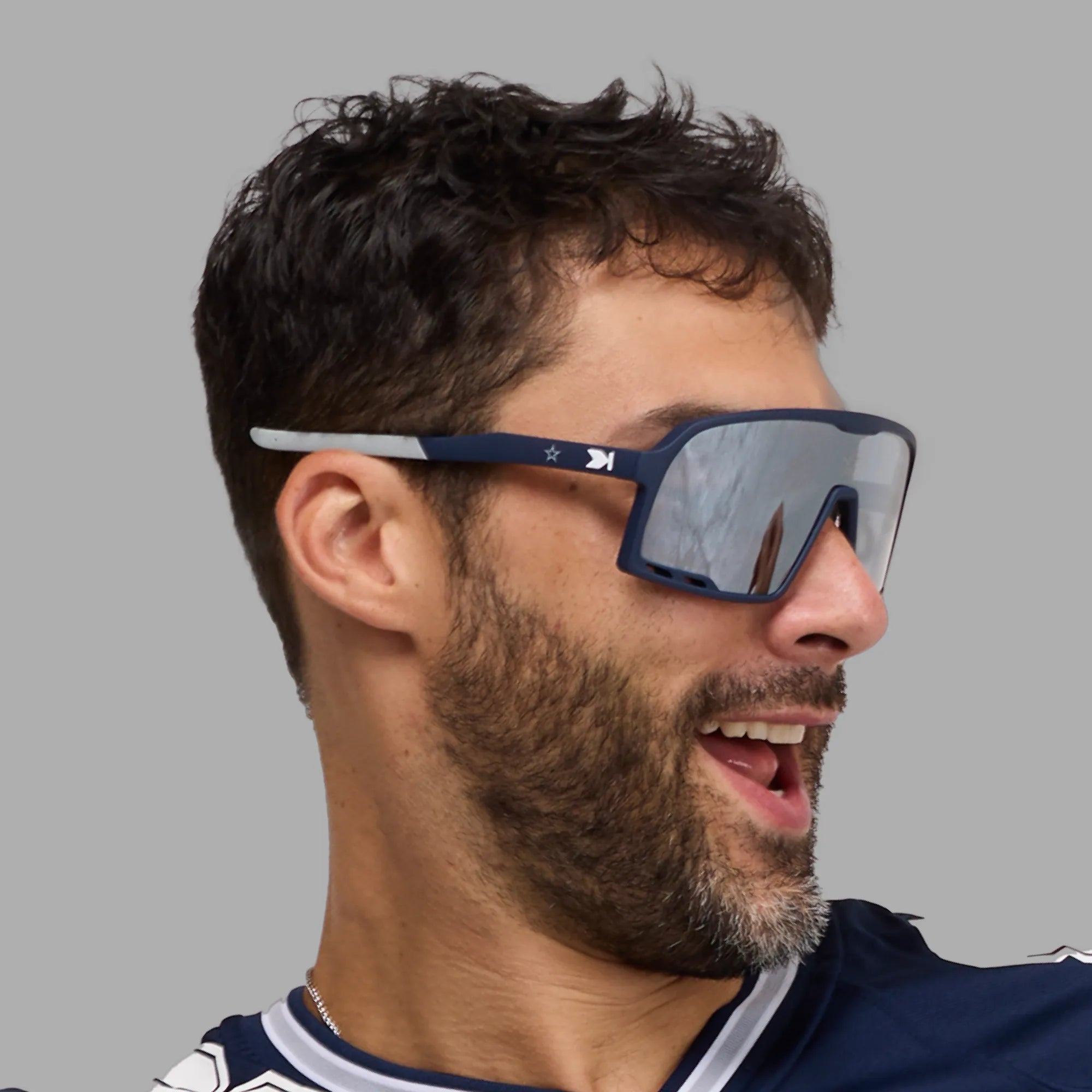 Men wearing Dallas Cowboys Campeones Sunglasses