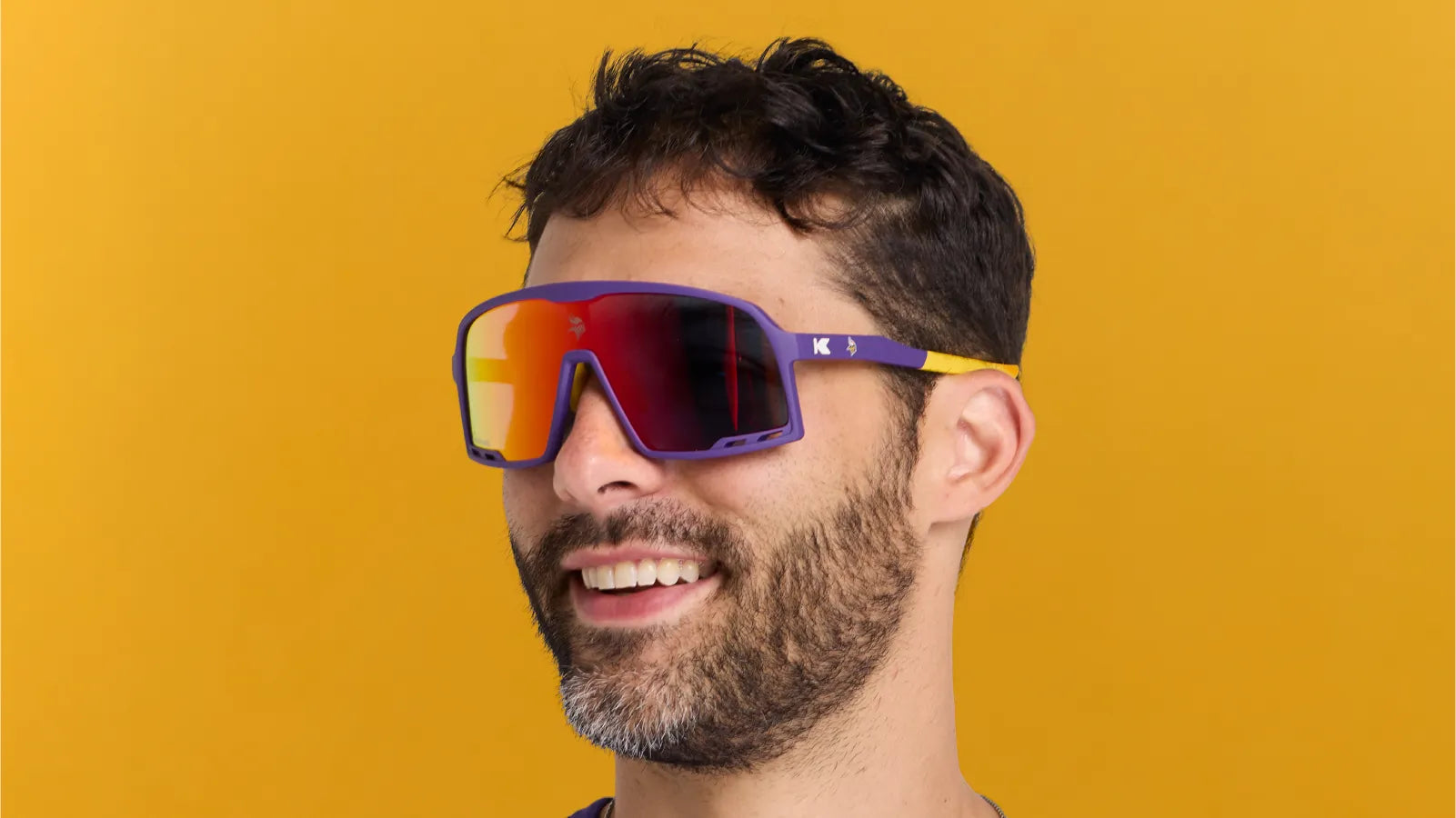 Men wearing Minnesota Vikings Campeones Sunglasses