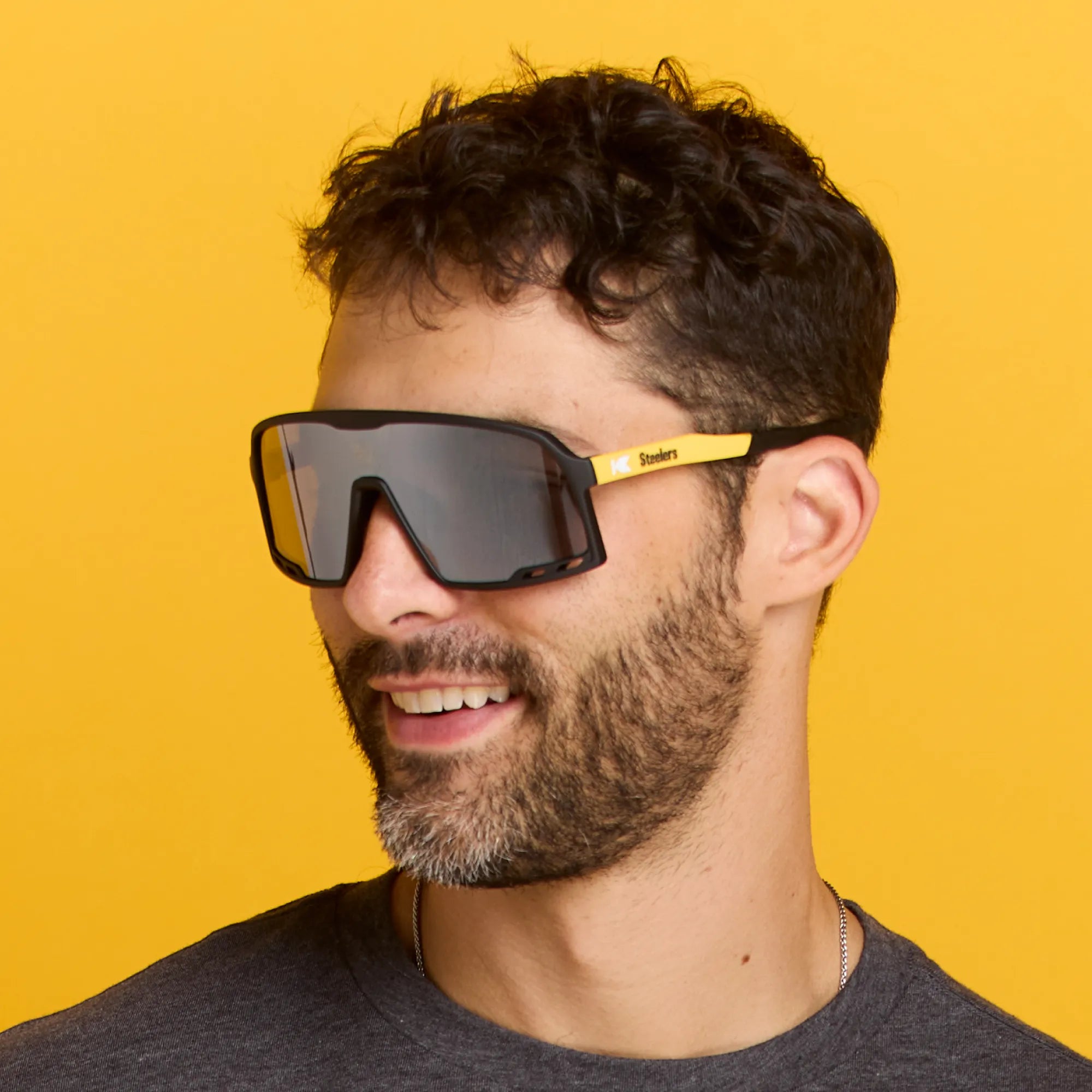 Men wearing Pittsburgh Steelers Campeones Sunglasses