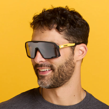Men wearing Pittsburgh Steelers Campeones Sunglasses
