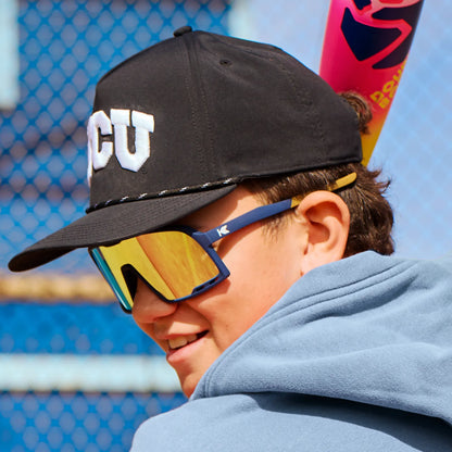 Men wearing Trophy Case Campeones Sunglasses