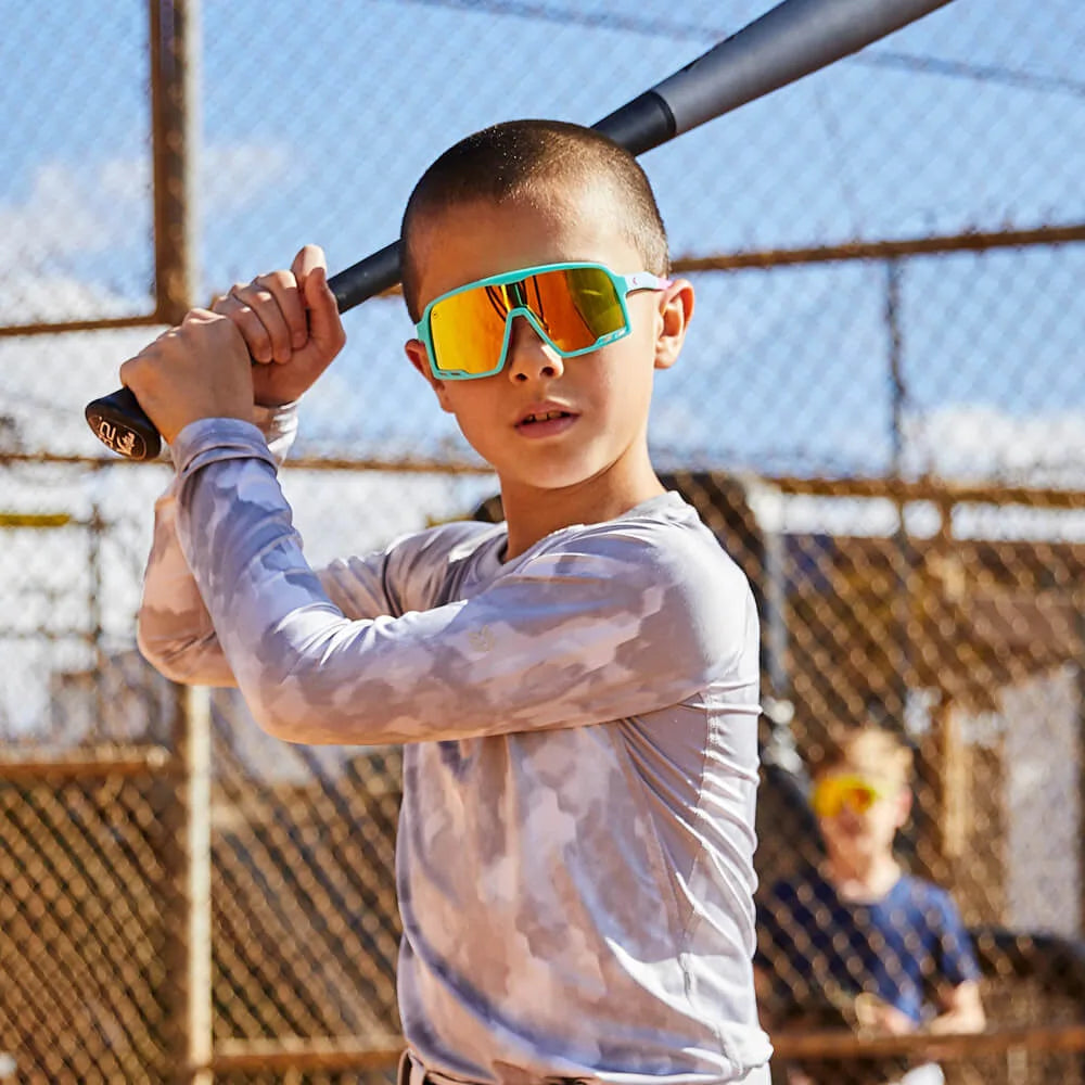 Boy wearing House Party Kids Campeones Sunglasses
