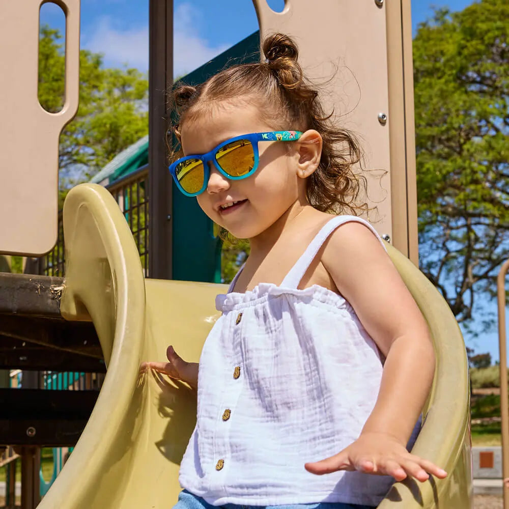 Girl wearing SpongeBob SquarePants Kids Premiums Sunglasses