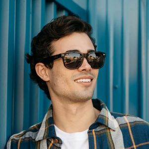 Man wearing Glossy Tortoise Shell Fort Knocks