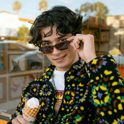 Man wearing Cortado Panoramas sunglasses