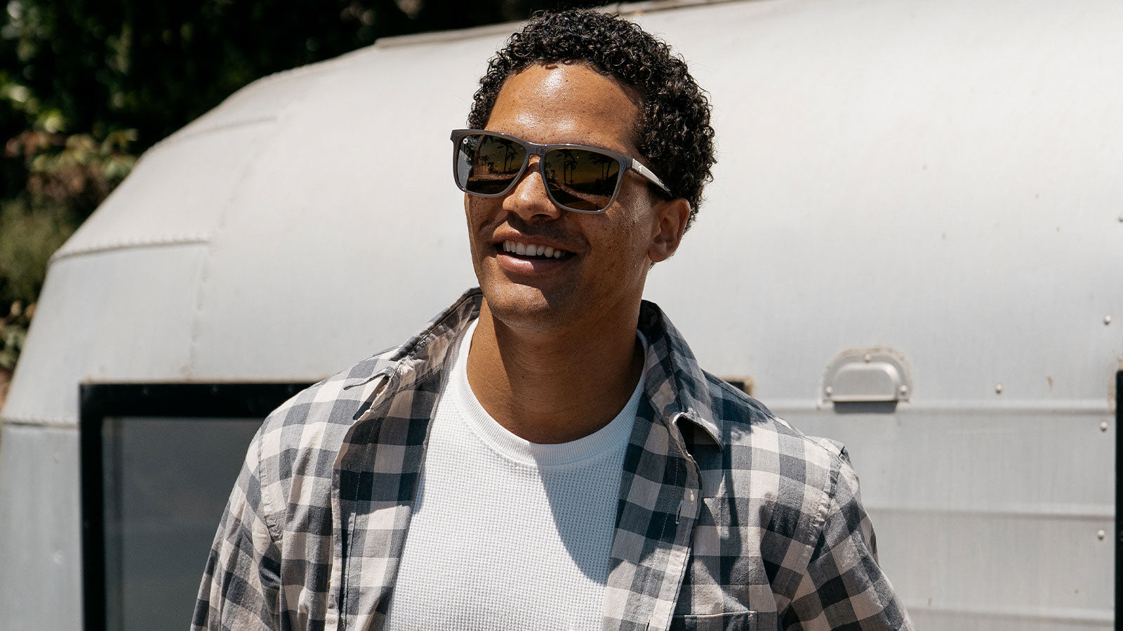 Sunglasses with Glossy Brown Frames and Polarized Gold Lenses, Model