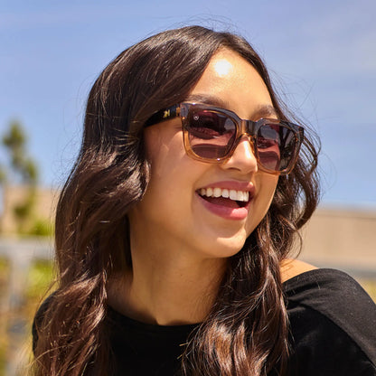 Women wearing Cortado Songbirds Sunglasses