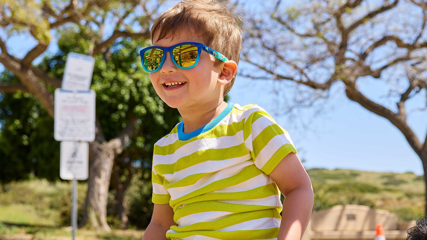 Male kid wearing SpongeBob SquarePants Kids Premiums Sunglasses