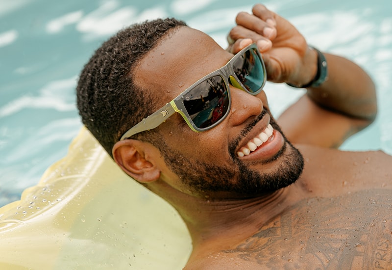 Sunglasses with Glossy Grey Frames and Polarized Black Lenses, Model