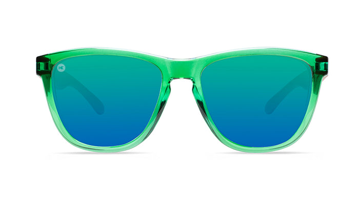 Sunglasses with glossy green fronts, wooden arms and polarized green lenses, front